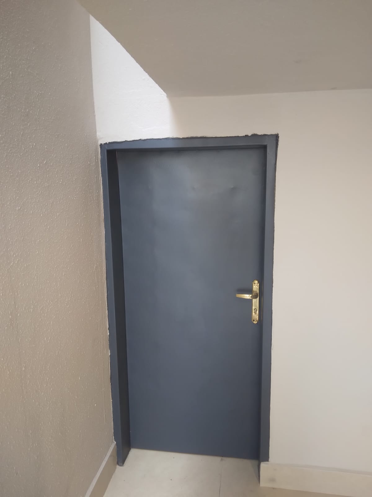 دهان أبواب خشب